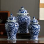 Vase bleu à fleurs en céramique bleu et blanc avec couvercle_7