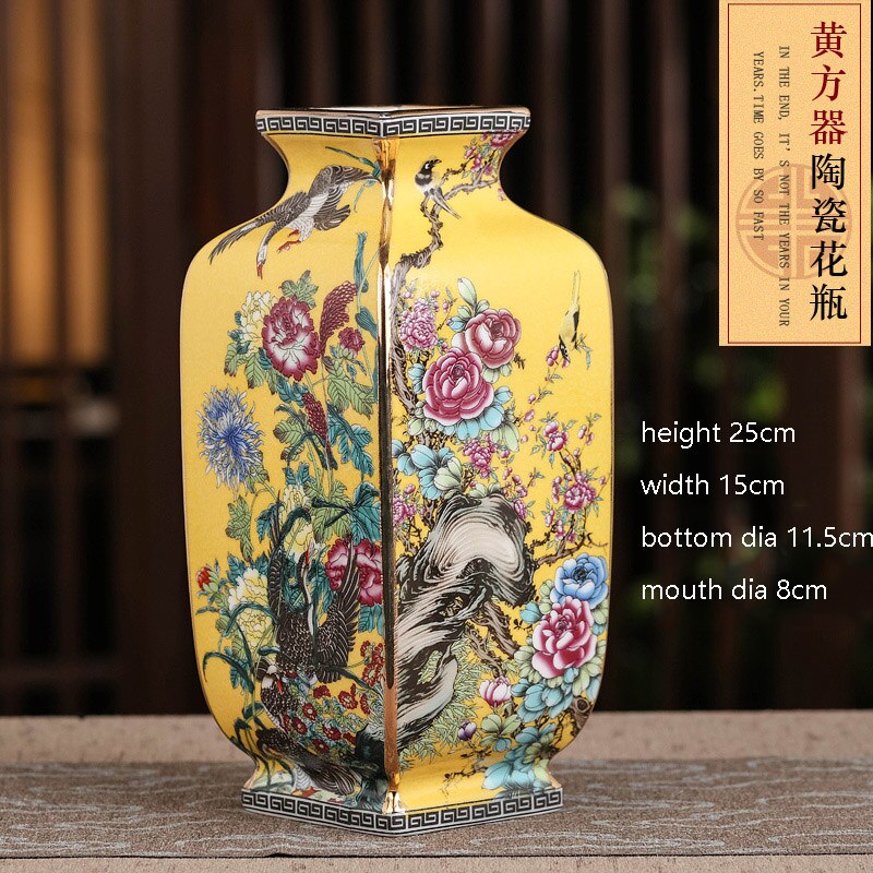 Vase chinois de forme géométrique en porcelaine Jaune