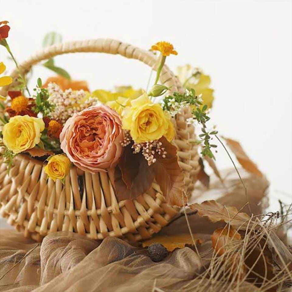Vase de fleurs en osier artisanal en forme de panier_4