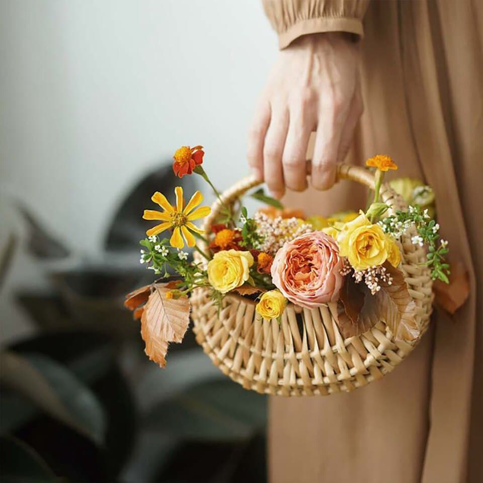 Vase de fleurs en osier artisanal en forme de panier_5