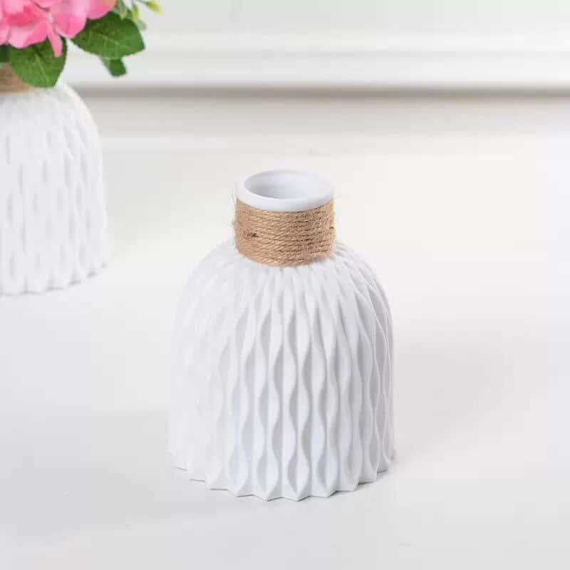 Vase décoratif en plastique blanc à imitation céramique Blanche