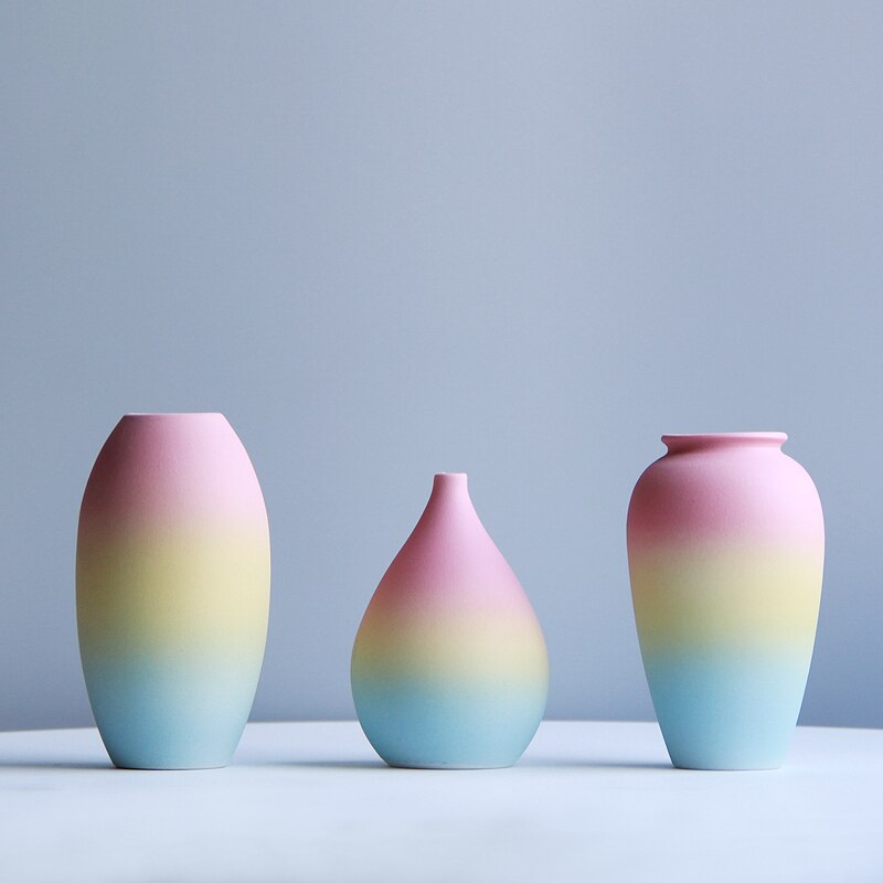 Vase design en céramique coloré à motif arc en ciel_4