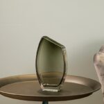Vase design nordique en verre transparent à bouche oblique_7