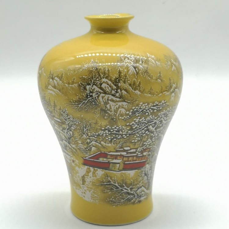 Vase japonais de montagnes de neige antique émaillé jaune_1