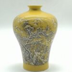 Vase japonais de montagnes de neige antique émaillé jaune_5