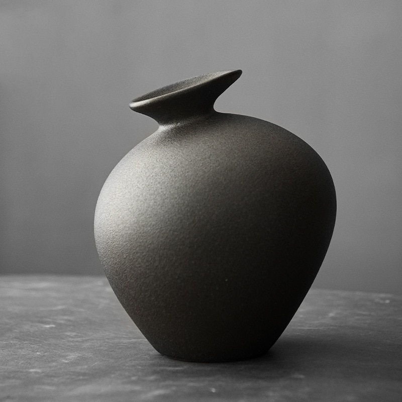 Vase noire japonaise ancien en céramique fait à la main B